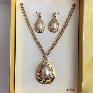Earring and Necklace Gift Set